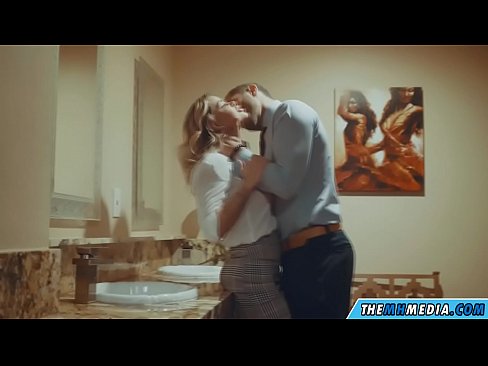 ❤️ Rehefa mamitaka anao ao amin'ny trano fidiovana ho an'ny besinimaro ny blonde be busty ❤ Sluts aminay mg.myteporn.ru ﹏